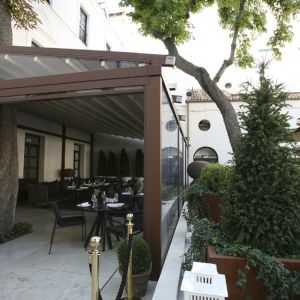 Side of the Nian pergola